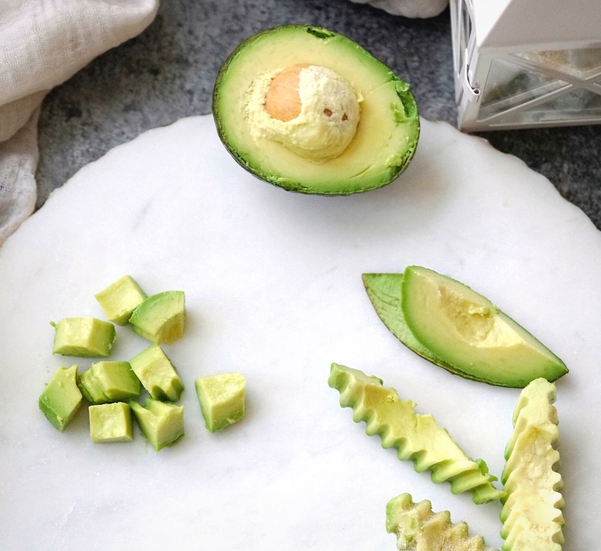 https://thrivingnest.com/wp-content/uploads/2021/10/avocado-for-baby-led-weaning-ways-to-serve.jpg