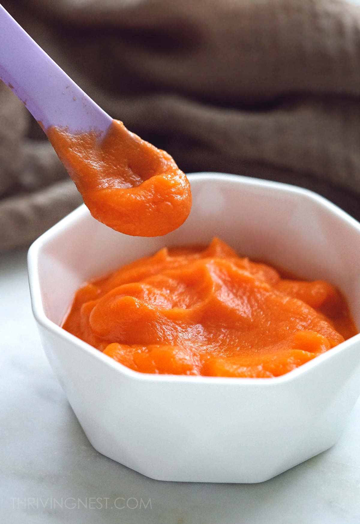 Baby carrot puree (6 months+), how to puree carrots for baby with different textures by age.