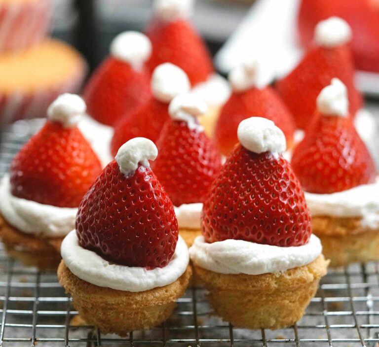 strawberry santa hats with mini cake bites