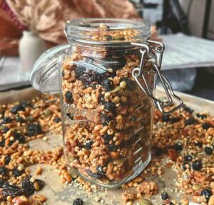 Homemade Granola With Puffed Grains (Kid Friendly)