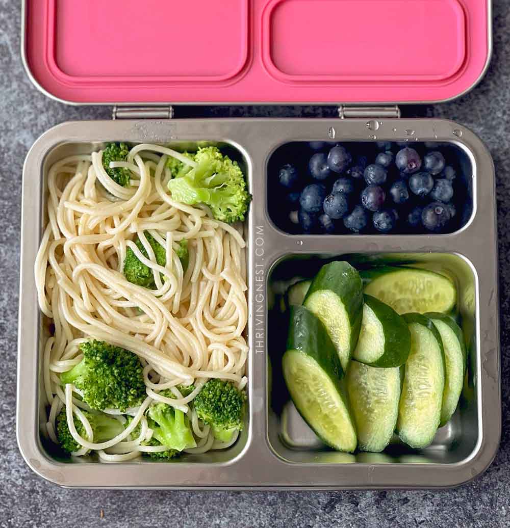 broccoli pasta cucumber and blueberry lunchbox